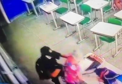 Câmera registrou ataque de aluno à professora em escola de SP