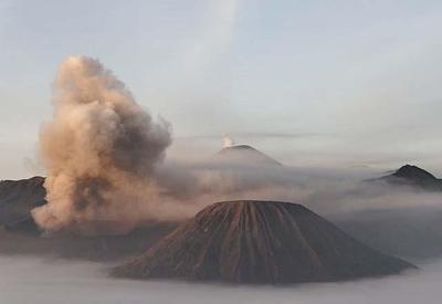 Sobe para 13 o número de mortos após erupção na Indonésia