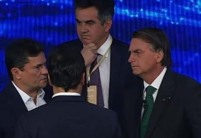 Moro acompanha debate do estúdio, a convite de Bolsonaro
