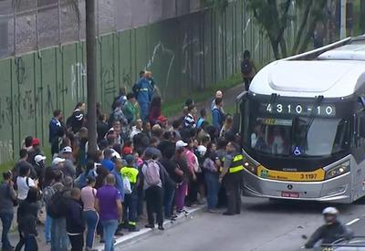Prefeito de SP diz que ônibus a mais não "fazem frente a esse problema todo"