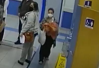Câmeras flagram mulher entrando em banheiro de hospital para abandonar bebê