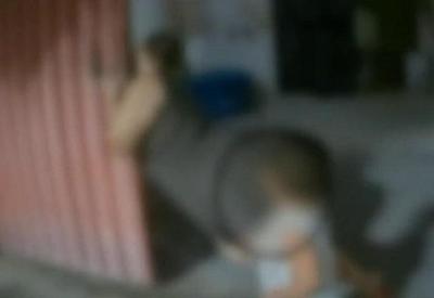 No Ceará, mulher recebe entrega e desmaia na frente de casa