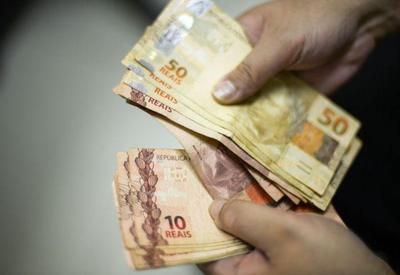 Saques da poupança somam R$ 12,7 bilhões em julho, diz BC