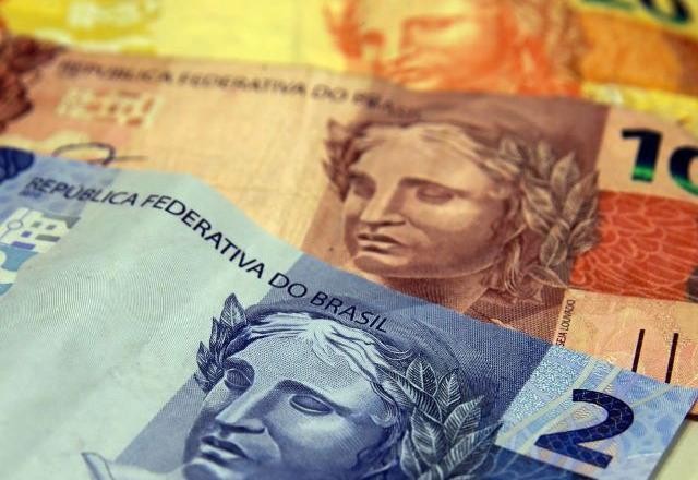 Salário mínimo deveria ser de R$ 6.304,76 no Brasil, aponta Dieese