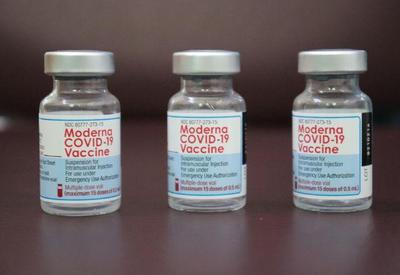 Moderna anuncia resultados de vacina modificada contra variante ômicron