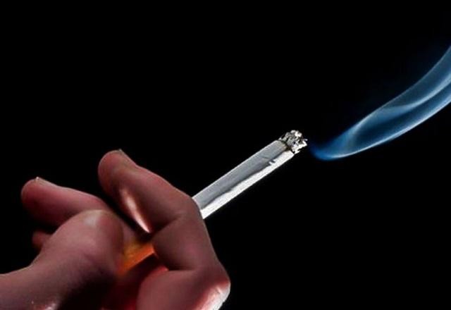 Nicotina bloqueia produção de hormônio importante nas mulheres, diz estudo