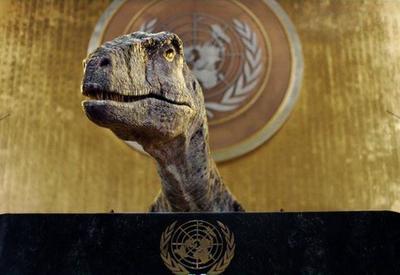 Às vésperas da COP26, ONU usa tiranossauro para alertar sobre crise climática