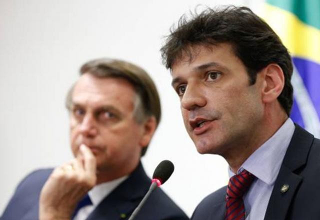 Ministro do Turismo é demitido por Bolsonaro