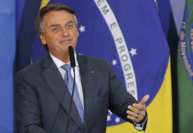 Bolsonaro defende armamento da população para "preservar democracia"