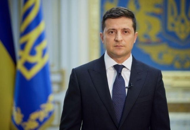 Presidente da Ucrânia propõe negociação e cogita desistir de entrada na Otan