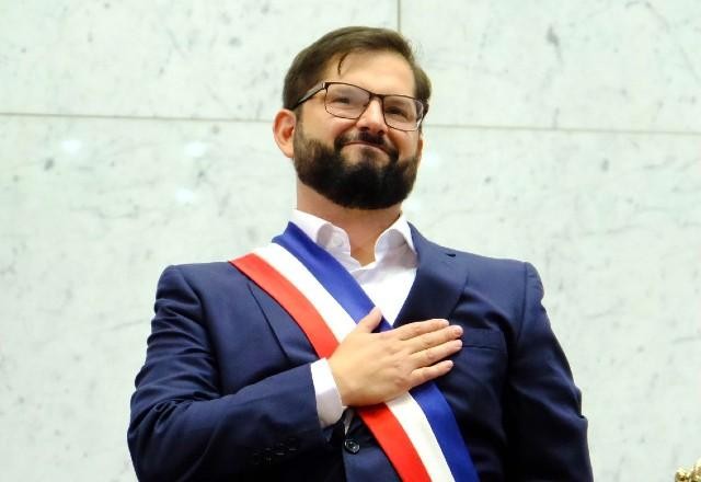 Diante de país dividido, Gabriel Boric assume presidência do Chile