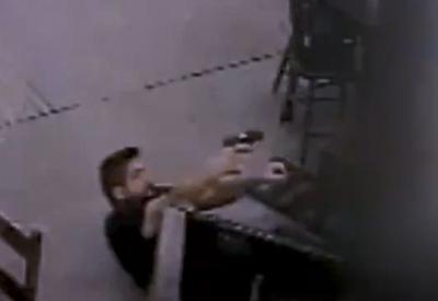 Policial penal mata colega de trabalho durante briga em bar
