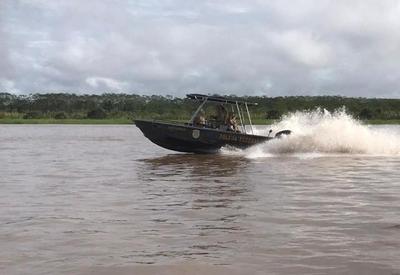 Peritos buscam vestígios de crime em lancha de preso na Amazônia