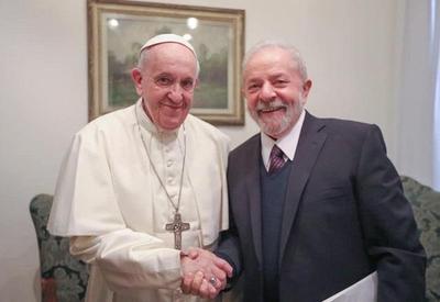 Em conversa por telefone, Lula convida papa Francisco para visitar o Brasil