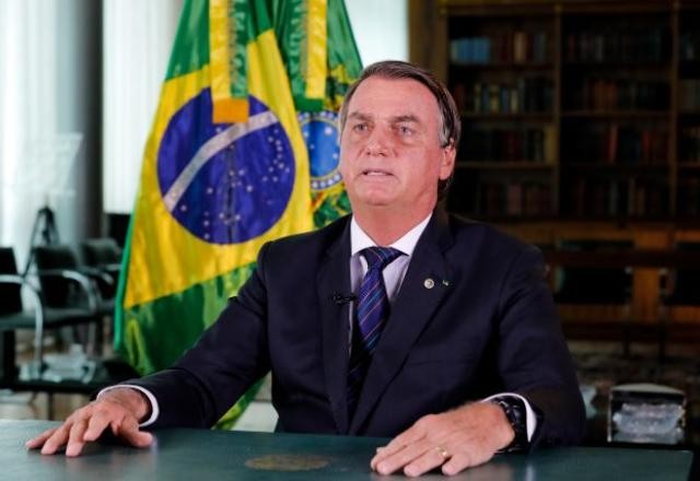 Bolsonaro: governo estuda projeto para zerar impostos federais sobre gasolina