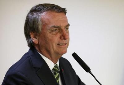 Pressionado, Bolsonaro prepara discurso com aceno às mulheres