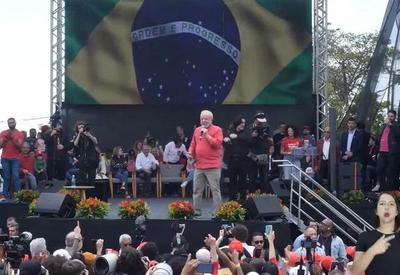 A cada pesquisa "ele fica doido", diz Lula sobre Bolsonaro