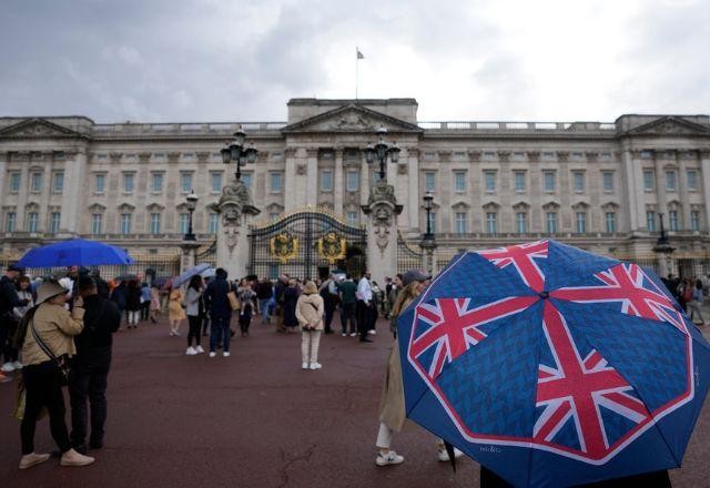 Rei Charles III recebe líderes mundiais no Palácio de Buckingham