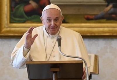 Papa Francisco recebe alta 9 dias após cirurgia de emergência