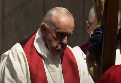 Papa Francisco retoma celebrações públicas da Sexta-feira Santa