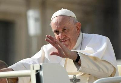 Vaticano diz que benção a casais homossexuais não significa "absolvição"