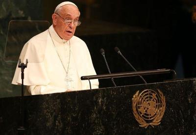 Papa afirma que conquistas armadas "não tem nada a ver" com Deus