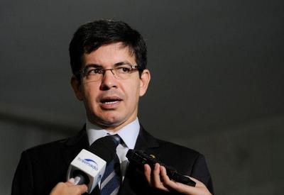 Randolfe pede que TCU torne Bolsonaro inelegível por má gestão fiscal
