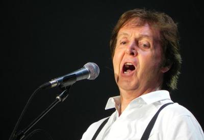 Paul McCartney faz show surpresa para 500 pessoas, com celulares barrados