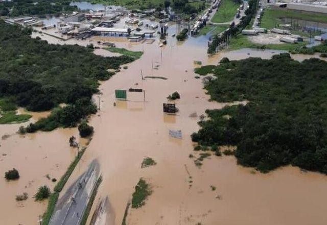 Pernambuco libera R$ 100 milhões para municípios atingidos por chuvas