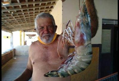 Pescador captura camarão gigante no Rio Grande do Norte