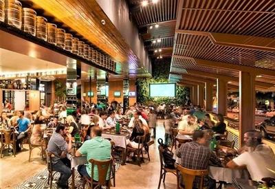 Câmara de Porto Alegre aprova lei que proíbe cardápios exclusivamente digitais em bares e restaurantes