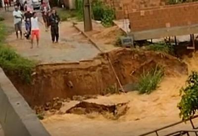 Deslizamento de terra mata duas crianças soterradas após chuvas