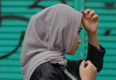 Irã endurece penas para mulheres que se recusarem a usar hijab