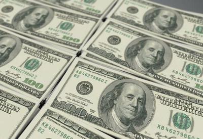 Dólar fecha abaixo de R$ 5,00 pela primeira vez em nove meses