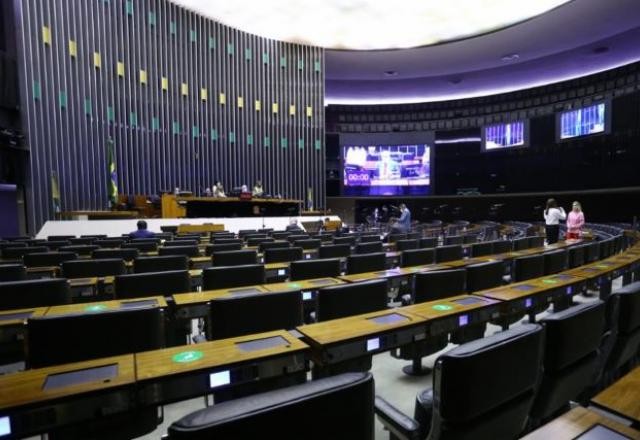 Plenário da Câmara começa a analisar PEC do voto impresso