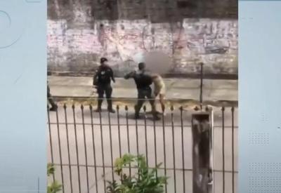 Policial militar de Fortaleza (CE) agride mulher com chute e socos