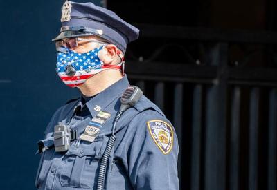 Nova York volta a recomendar uso de máscaras em lugares fechados
