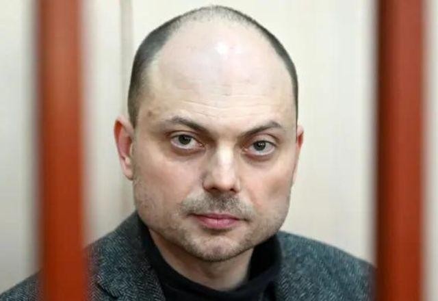 Tribunal russo condena crítico de Putin a 25 anos de prisão