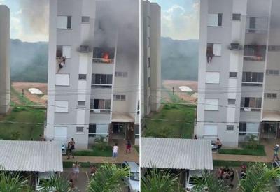 Avós pulam de 4º andar de prédio após neta atear fogo em sofá