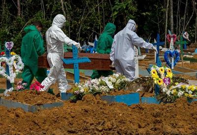 Brasil registra quase  3 mil mortes por covid-19 em 24 horas