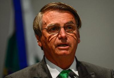 Bolsonaro provoca Doria e faz piada com abertura de cratera em SP