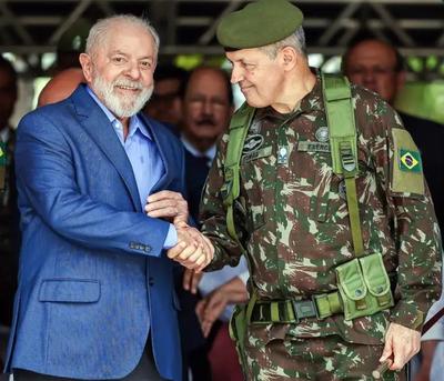 Lula assina compromisso para construção da Escola de Sargentos em Pernambuco