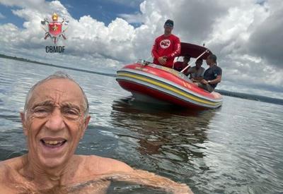 Presidente de Portugal nada em lago de Brasília