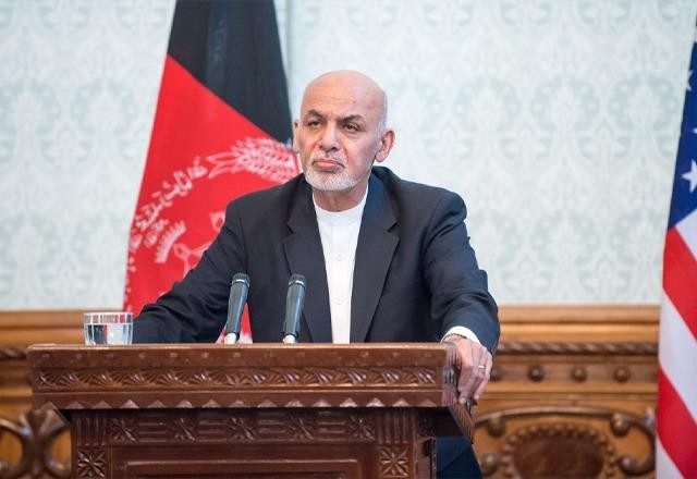 Presidente do Afeganistão deixa o país após grupo Talibã cercar Cabul
