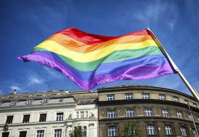Parlamento russo aprova lei que proíbe propaganda LGBT no país