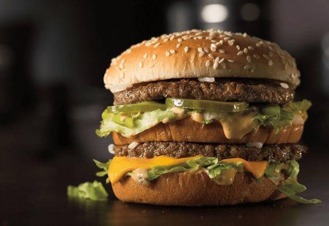 Propaganda enganosa deve ser combatida, aponta debate sobre fast food