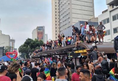 Parada do Orgulho LGBT+ reúne multidão em São Paulo