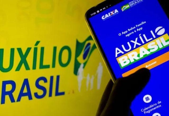 Empréstimo consignado do Auxílio Brasil passa a valer nesta 2ª feira