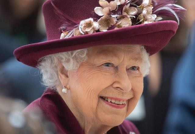 Rainha Elizabeth II é hospitalizada para realizar exames