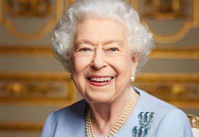 Família Real divulga retrato inédito da rainha Elizabeth II